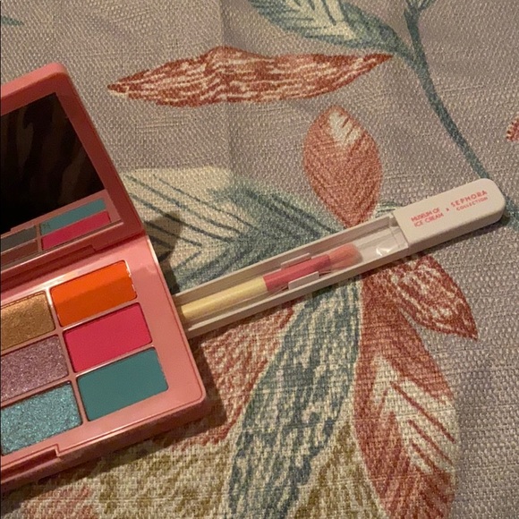 12 eyeshadow palette - Picture 7 of 8